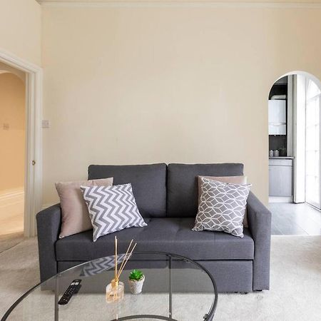 Appartamento Cozy Flat In The Heart Of Londra Esterno foto