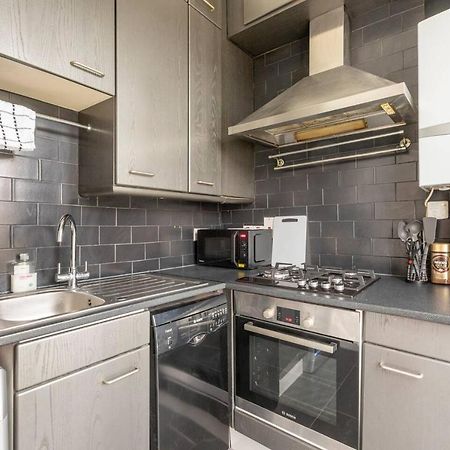 Appartamento Cozy Flat In The Heart Of Londra Esterno foto