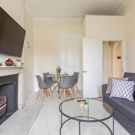 Appartamento Cozy Flat In The Heart Of Londra Esterno foto