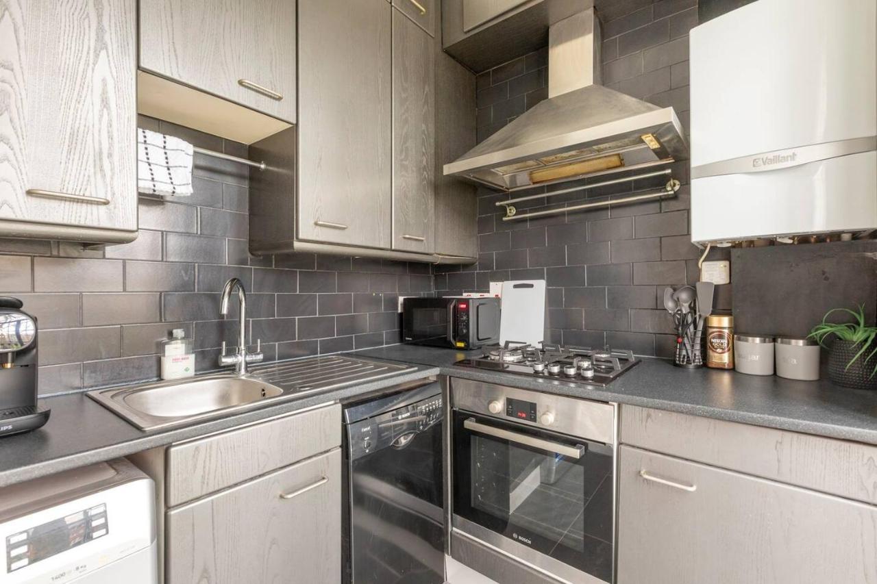 Appartamento Cozy Flat In The Heart Of Londra Esterno foto