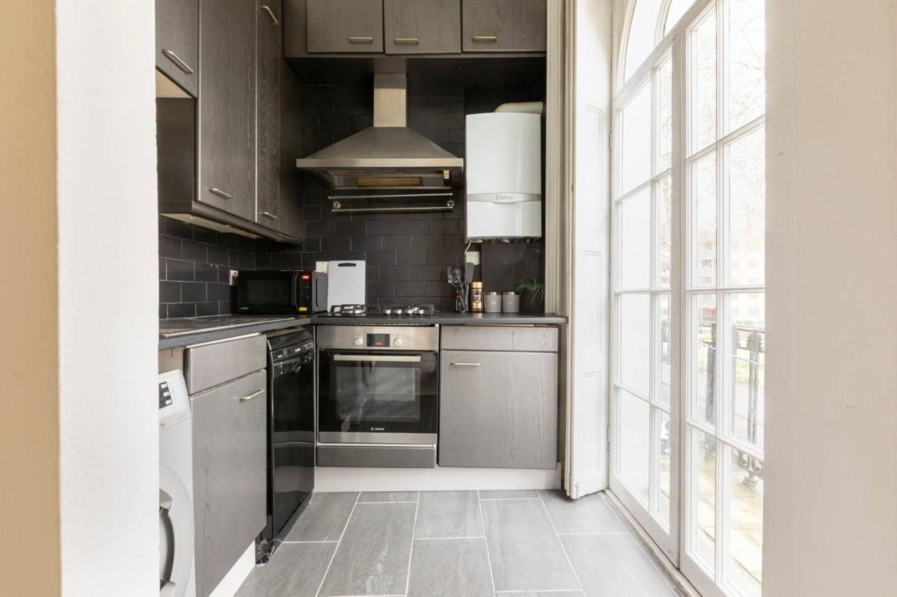 Appartamento Cozy Flat In The Heart Of Londra Esterno foto
