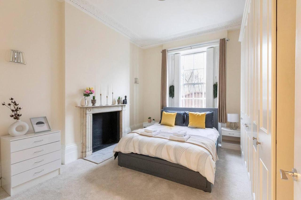 Appartamento Cozy Flat In The Heart Of Londra Esterno foto