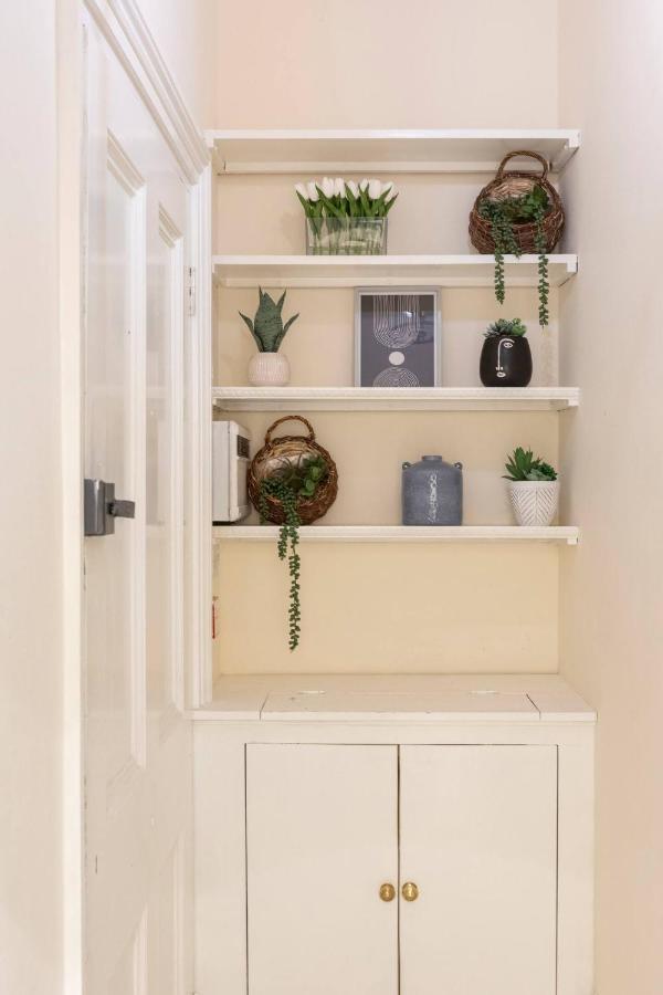 Appartamento Cozy Flat In The Heart Of Londra Esterno foto
