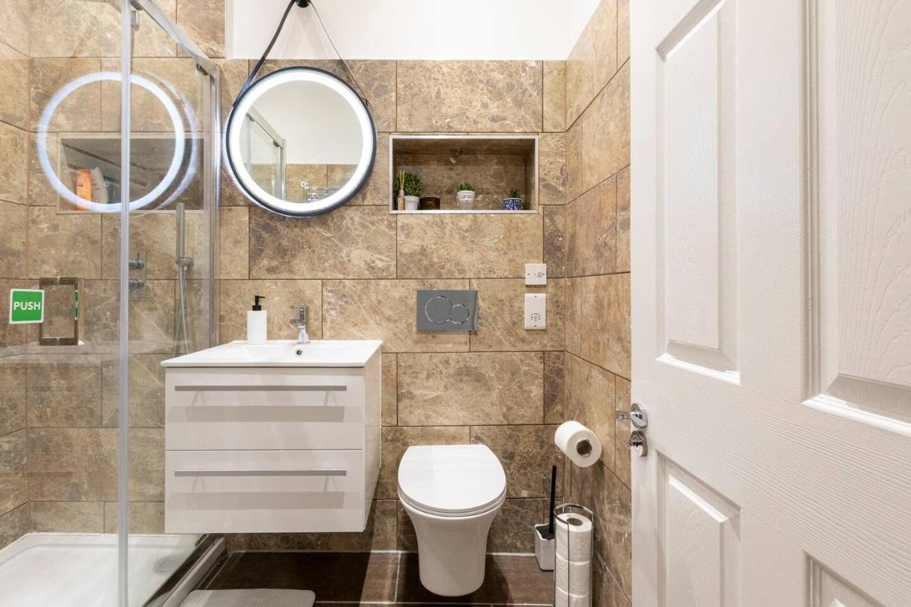 Appartamento Cozy Flat In The Heart Of Londra Esterno foto